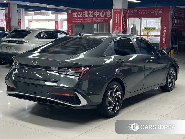 Hyundai Elantra 2023 Темно-серый из Китая, фото 3