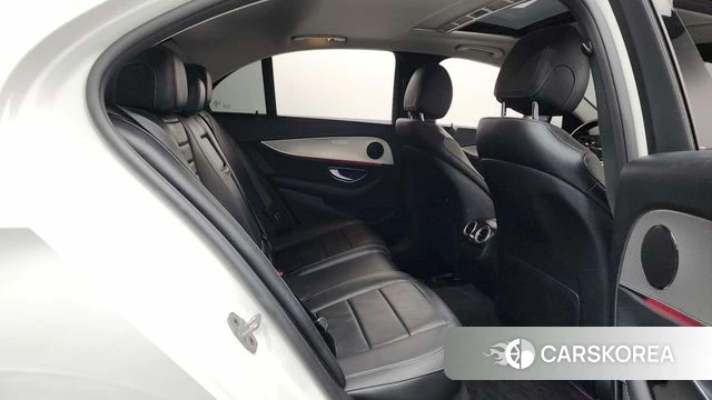 Mercedes-Benz E-Class W213 2018 Белый из Кореи, фото 3