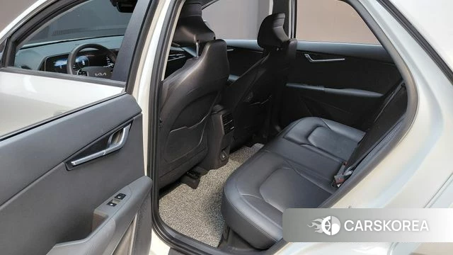 Kia Di Ol Nu Niro 2023 Белый из Кореи, фото 3