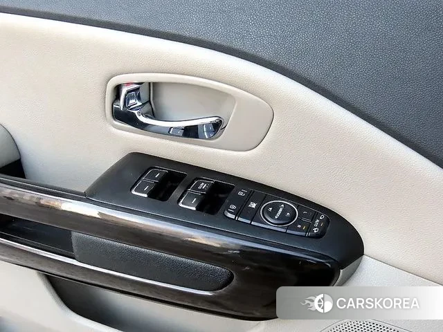 Kia The New Carnival 2019 Серебряный из Кореи, фото 3