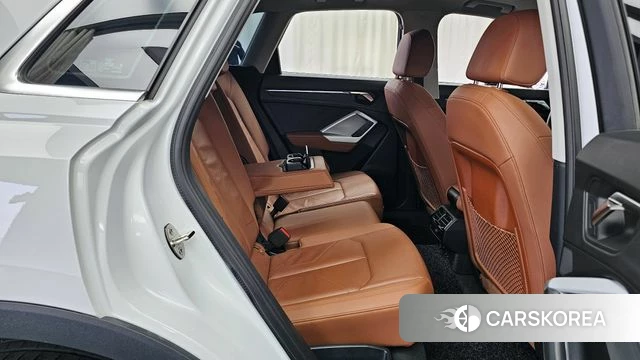 Audi Q3 (F3) 2023 Белый из Кореи, фото 3