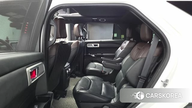 Ford Explorer 6th Generation 2022 Белый из Кореи, фото 3