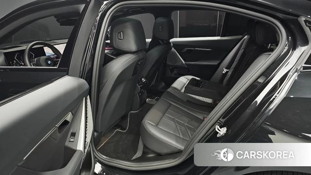 BMW 5 Series (G60) 2025 Черный из Кореи, фото 3