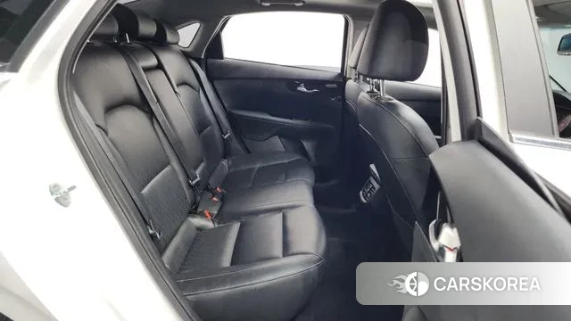 Kia The New K3 2nd generation 2022 Белый из Кореи, фото 3