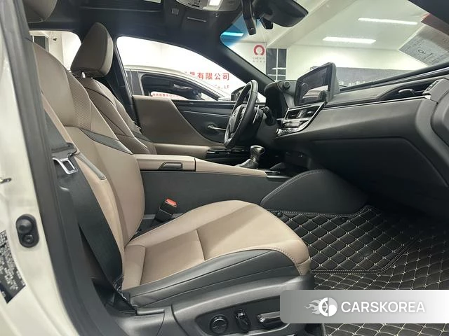 Lexus ES 2024 Белый из Китая, фото 3