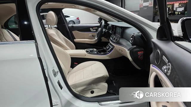 Mercedes-Benz E-Class W213 2018 Белый из Кореи, фото 3