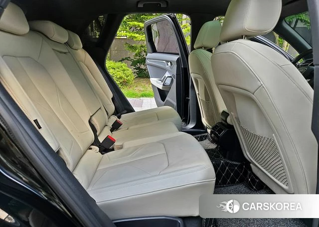 Audi Q3 (F3) 2022 Черный из Кореи, фото 3