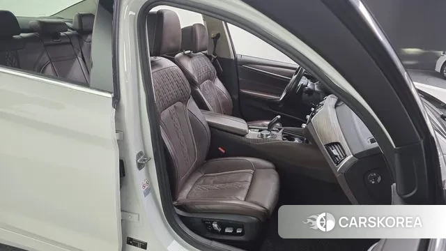 BMW 5 Series (G30) 2018 Белый из Кореи, фото 3