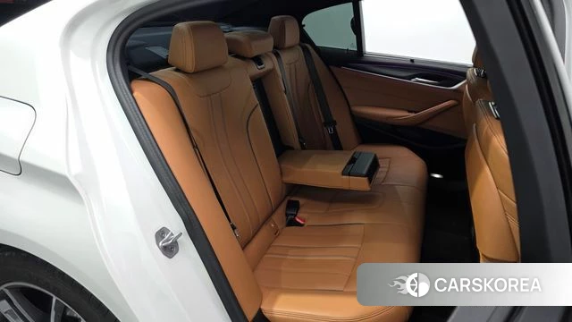 BMW 5 Series (G30) 2023 Белый из Кореи, фото 3