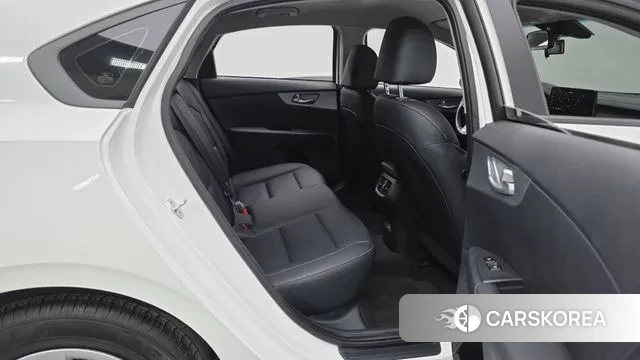 Kia The New K3 2nd generation 2023 Белый из Кореи, фото 3