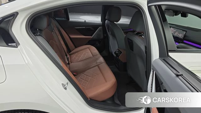 BMW 5 Series (G60) 2026 Белый из Кореи, фото 3