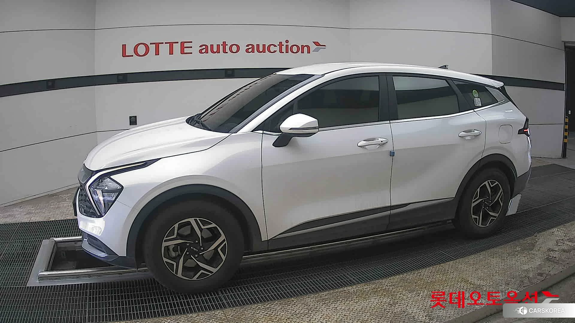 Kia Sportage 2024 Snow White Pearl из Кореи, фото 3