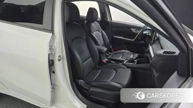 Kia The New K3 2nd generation 2021 Белый из Кореи, фото 3