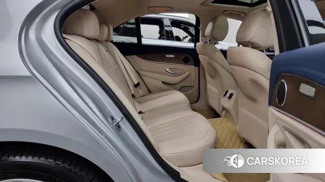 Mercedes-Benz E-Class W213 2019 Серебристо-серый из Кореи, фото 3