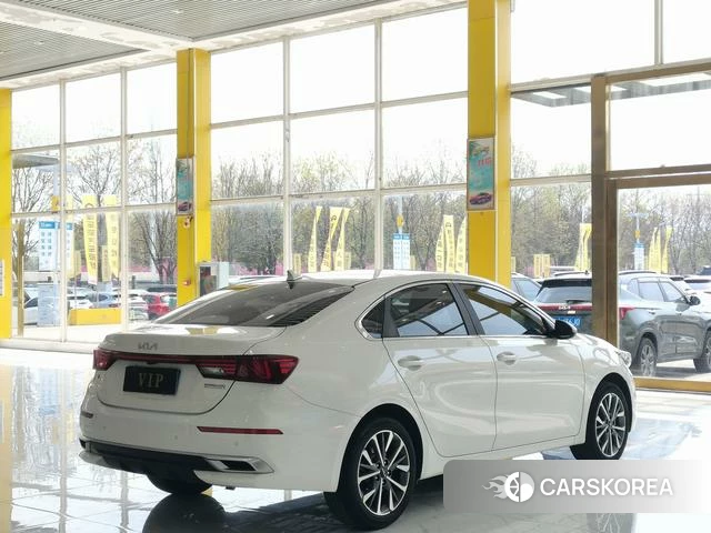 Kia K3 2022 Белый из Китая, фото 3
