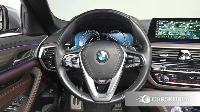 BMW 5 Series (G30) 2018 Светло-серебряный цвет из Кореи, фото 3