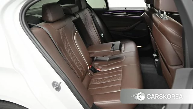 BMW 5 Series (G30) 2023 Белый из Кореи, фото 3