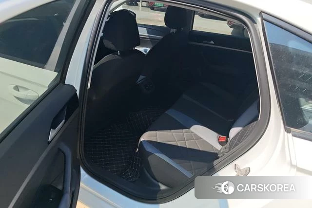 Volkswagen Lavida 2023 Белый из Китая, фото 3