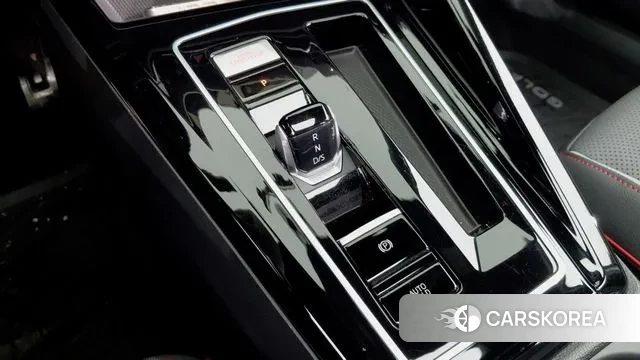 Volkswagen Golf 8th Generation 2024 Белый из Кореи, фото 3