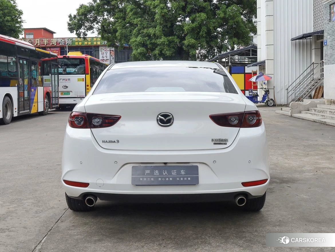 Mazda 3 2022 Белый из Китая, фото 3
