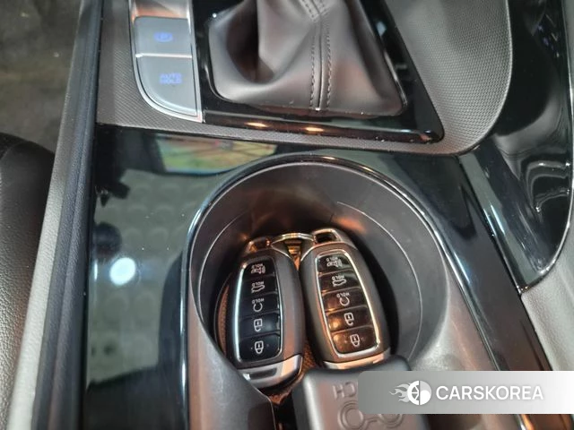 Hyundai Avante Hybrid (CN7) 2023 Белый из Кореи, фото 3