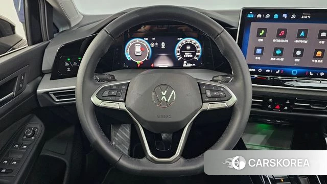 Volkswagen Golf 8th Generation 2025 Черный из Кореи, фото 3
