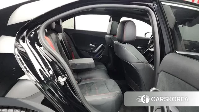 Mercedes-Benz A-Class W177 2024 Черный из Кореи, фото 3