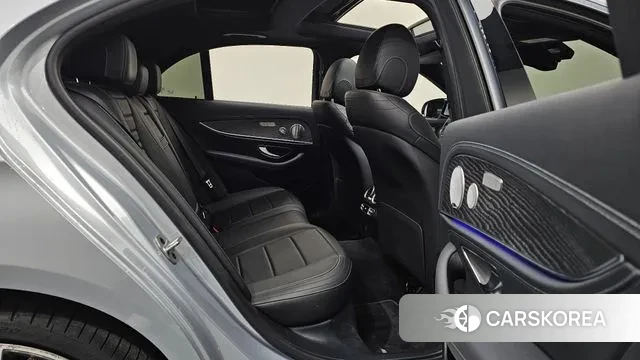 Mercedes-Benz E-Class W213 2021 Светло-серебряный цвет из Кореи, фото 3