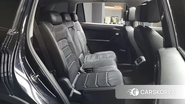 Volkswagen Tiguan Allspace 2022 Черный из Кореи, фото 3