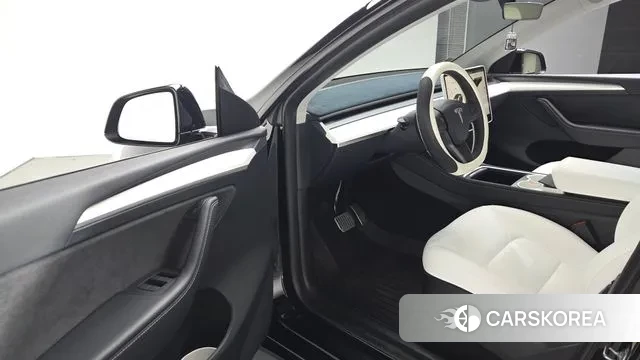 Tesla Model Y 2024 Черный из Кореи, фото 3