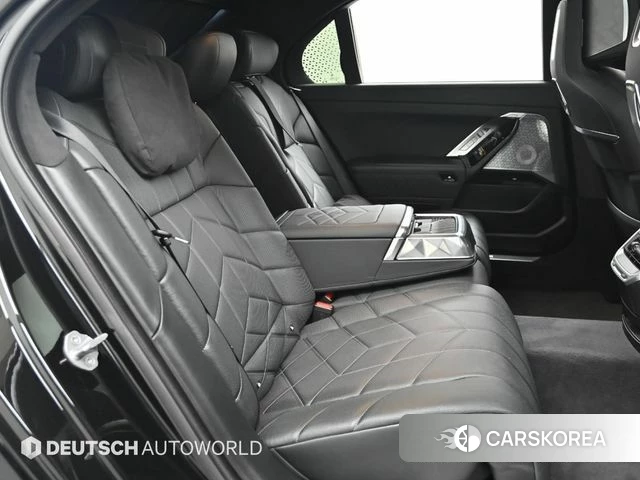 BMW 7 Series (G70) 2023 Черный из Кореи, фото 3