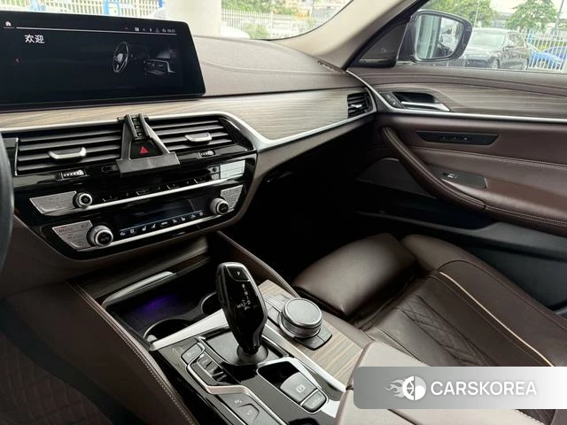 BMW 5 series 2020 Черный из Китая, фото 3
