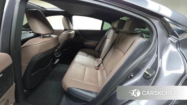 Lexus ES300h 7th generation 2023 Серый из Кореи, фото 3