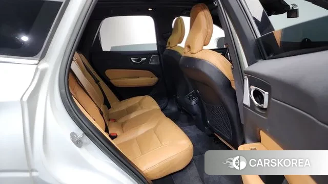 Volvo XC60 second Generation 2023 Белый из Кореи, фото 3