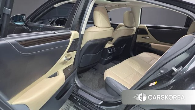 Lexus ES300h 7th generation 2019 Черный из Кореи, фото 3