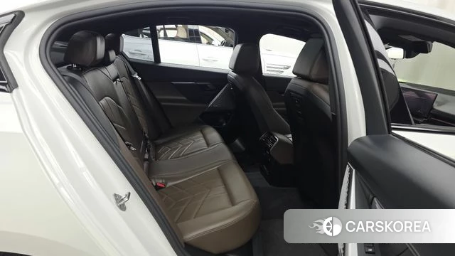 BMW 5 Series (G60) 2024 Белый из Кореи, фото 3