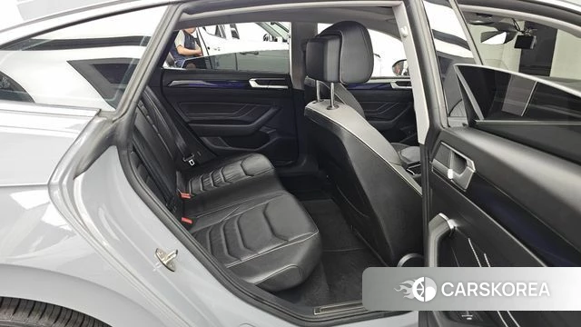 Volkswagen Arteon 2022 Серебристо-серый из Кореи, фото 3
