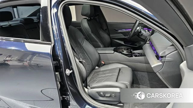 BMW 5 Series (G60) 2025 Черный из Кореи, фото 3