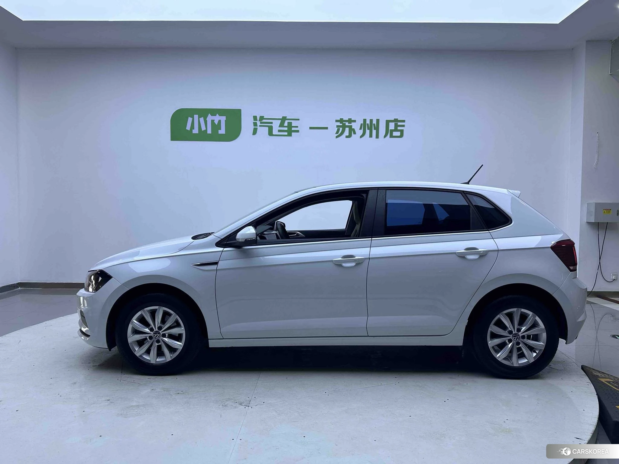 Volkswagen Polo 2023 Белый из Китая, фото 3