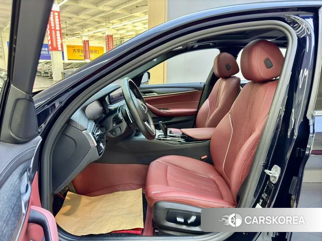 BMW 5 series 2021 Черный из Китая, фото 3