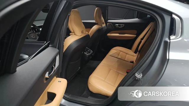 Volvo S60 3rd generation 2019 Серебристо-серый из Кореи, фото 3