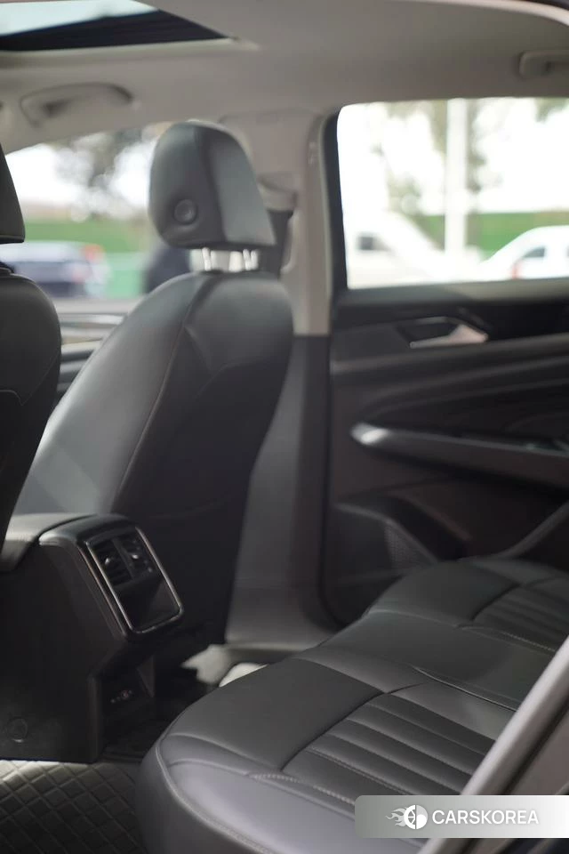 Volkswagen Passat 2024 Черный из Китая, фото 3