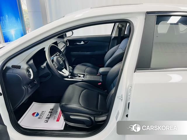 Kia K3 2021 Белый из Китая, фото 3