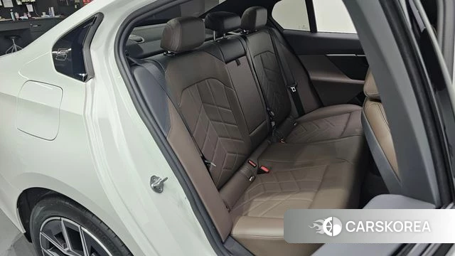 BMW 5 Series (G60) 2024 Белый из Кореи, фото 3