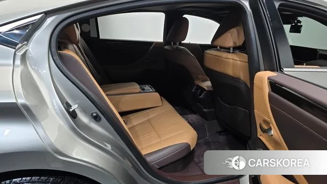 Lexus ES300h 7th generation 2021 Серый из Кореи, фото 3