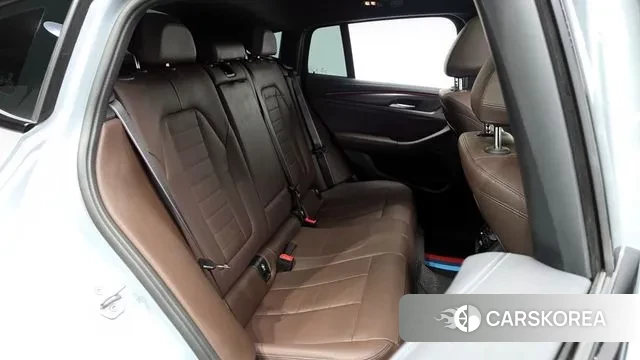 BMW X4 (G02) 2023 Светло-серебряный цвет из Кореи, фото 3