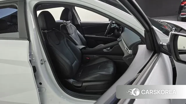 Hyundai Avante Hybrid (CN7) 2022 Белый из Кореи, фото 3