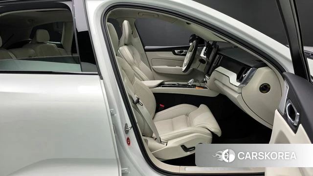 Volvo XC60 second Generation 2025 Белый из Кореи, фото 3