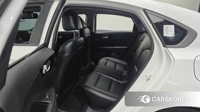 Kia The New K3 2nd generation 2023 Белый из Кореи, фото 3