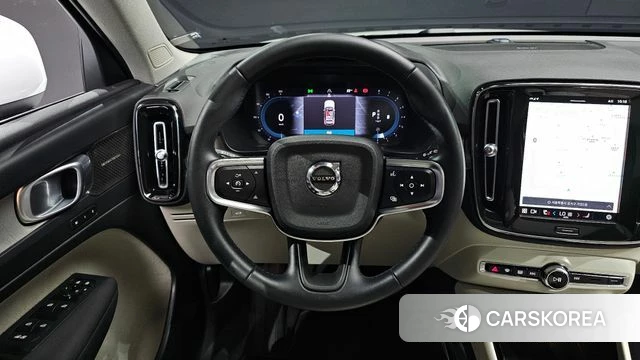 Volvo XC40 2023 Белый из Кореи, фото 3